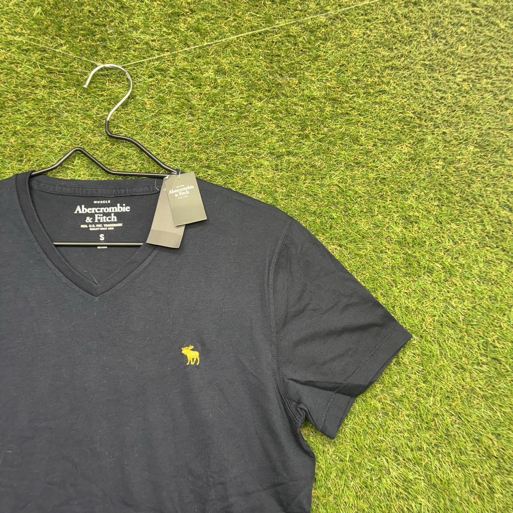 Abercrombie & Fitch Shirt Mens Small V-Neck Cotton Short Sleeve Muscle Moose